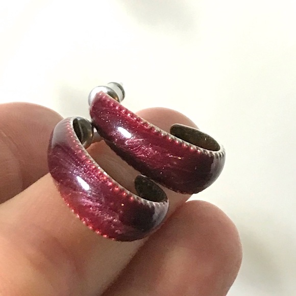 ☀️Shiny red crescent hoop earrings - Picture 2 of 4